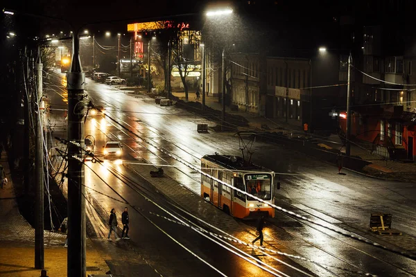 Een Verlaten Nachtstraat Regen Mistige Avondweg Het Licht Van Lantaarns — Stockfoto