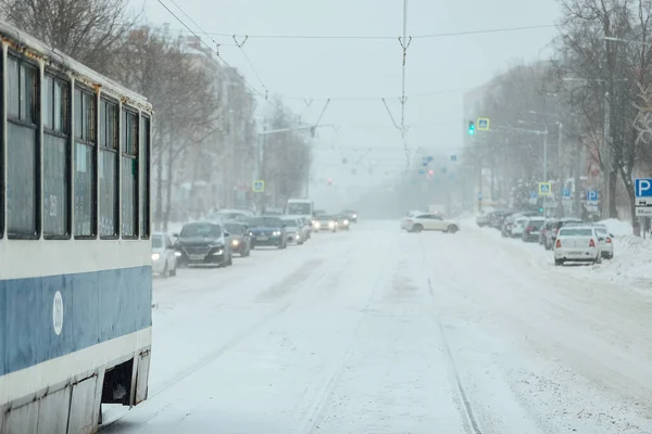 Śnieżna Zimowa Ulica Bez Ludzi Mieście — Zdjęcie stockowe