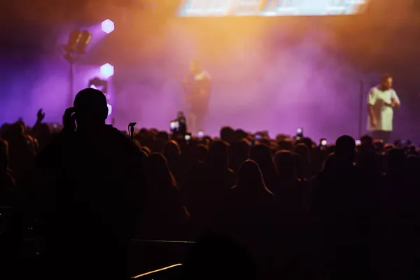 Fãs Estão Filmar Concerto Telemóvel Tirar Fotos Seus Músicos Favoritos — Fotografia de Stock