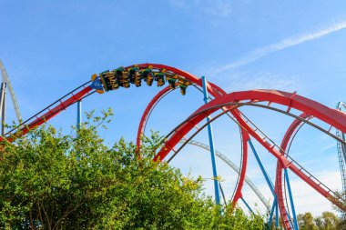 Portaventura Park Eğlence Tatil Konseptinde lunapark eğlencesi,