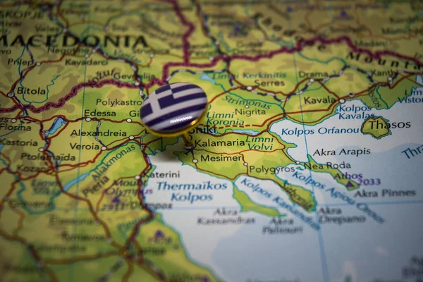 마리아는 그리스 국기가 그려진 지도에 새겨져 있었다 — 스톡 사진