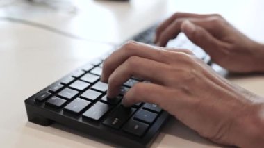 kız el yazısı bilgisayar klavyesi