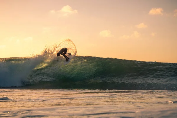 Surfer Perfecte Blauwe Aquamarijn Golf Lege Line Perfect Surfen Schoon Rechtenvrije Stockafbeeldingen