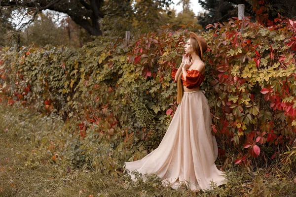 Model Beautiful Autumn Dress Autumn Background Free Space Text — Stock Photo, Image