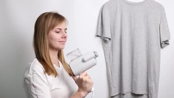 Woman Handheld Clothes Steamer — Stock Video