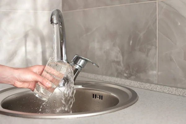Collects Glass Water Tap Close — 스톡 사진