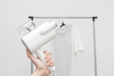 Giysiler için taşınabilir buharlı gemi. çamaşırhane