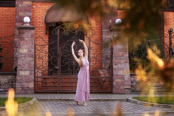 Ballet Dancer Summer Building Postcard Banner — стоковое фото