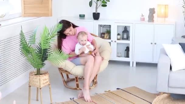 Mom Baby Armchair Together Home — Vídeo de stock