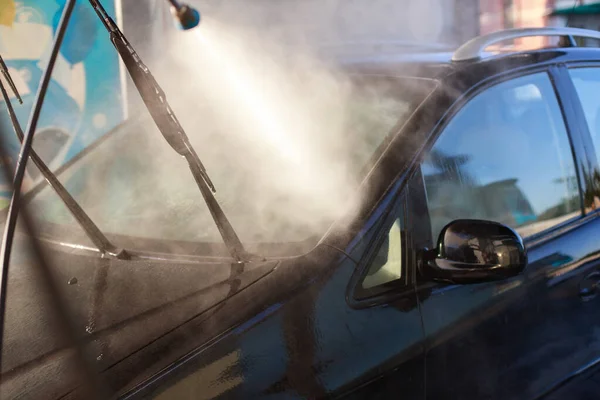 Close Someone Washing Car Car Wash High Pressure Sprayer Car — Stockfoto