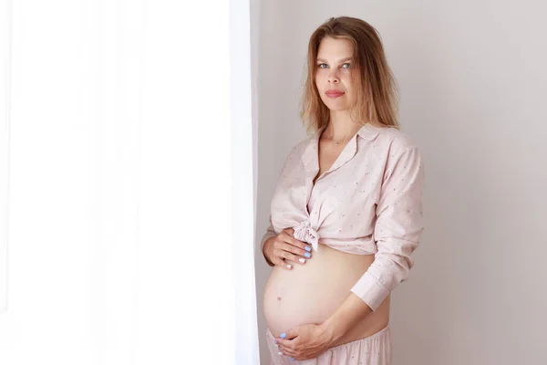 Pregnant Woman Pajamas Window — Stok Foto