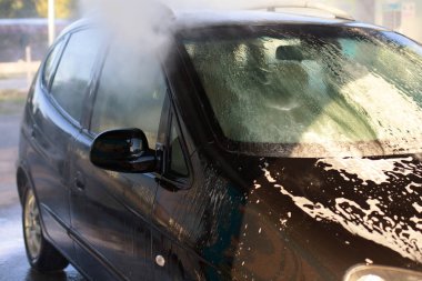 Otomobil yıkama servisi yakın plan.