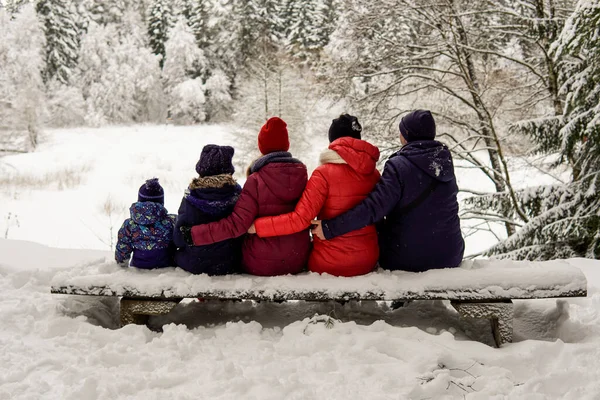 Large Family Sit Bench Winter Forest — Stock Photo, Image