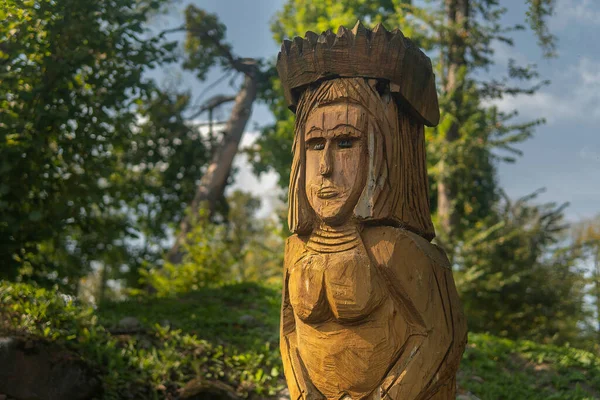 Starožitná Dřevěná Socha Ženy Pro Uctívání Druidů — Stock fotografie