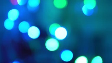 Bokeh yılbaşı ağacı ışıklarını bulanıklaştırdı.