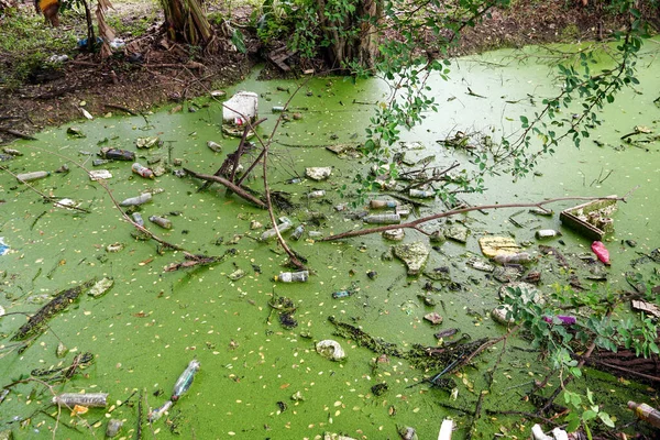 Plastic Waste Rubbish Floating Canal Environmental Pollution Ecological Problem Concept — Fotografia de Stock