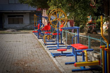 Kullanıcısı olmayan açık hava egzersiz ekipmanları