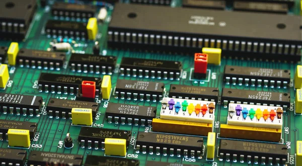 Szekrény Elektronikus Táblán Elektronikus Eszközön Integrált Áramköri Chip Háttérrel Számítógépes — Stock Fotó