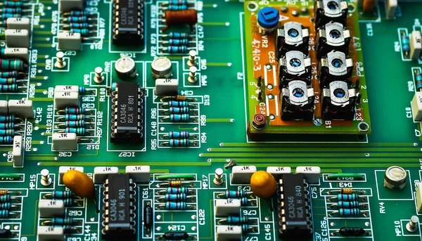 Closeup Elektronisch Bord Elektronisch Apparaat Geïntegreerde Schakeling Chip Achtergrond Computer — Stockfoto