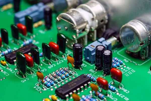 Close Van Elektronische Printplaat Met Een Elektronisch Apparaat Computer Circuit — Stockfoto