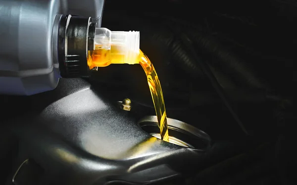 Refueling Pouring Oil Quality Engine Motor Car Transmission Maintenance Gear — ストック写真