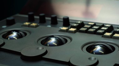 Renk Değerlendirme Paneli ve ekipmanı, tele kontrol makinesi film transferi Renkli süit stüdyo laboratuarında ayarlama, renk derecelendirme araçları ve ekipman.
