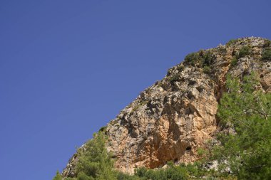 Türkiye 'de arka planda mavi gökyüzü olan bir dağ parçası