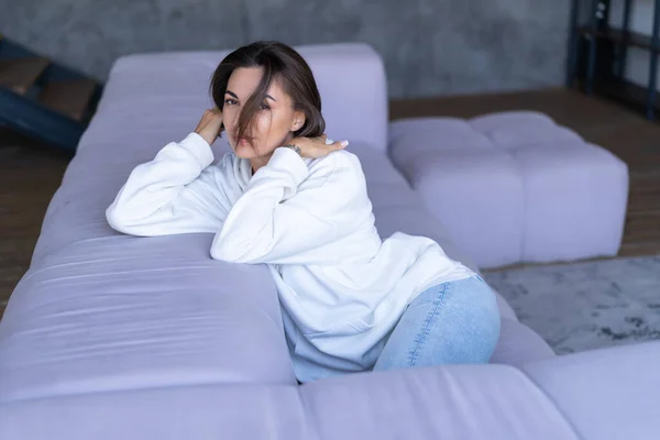 Young Woman Home White Hoodie Couch Sits Peacefully Enjoys Loneliness — Stock Photo, Image