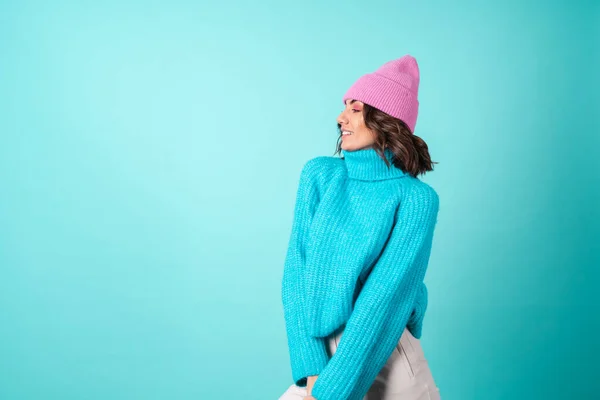 Cozy Portrait Young Woman Knitted Blue Sweater Pink Hat Bright — Stock Photo, Image