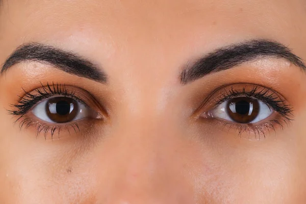 Close Tiro Dos Olhos Uma Menina Com Maquiagem Quente Natural — Fotografia de Stock