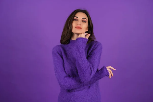 Young Woman Purple Soft Cozy Sweater Background Cute Smiling Cheerfully — ストック写真