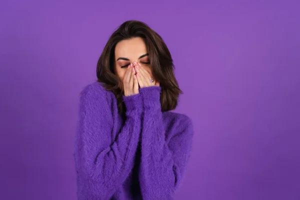 Young Woman Purple Soft Cozy Sweater Background Cute High Spirits — стоковое фото