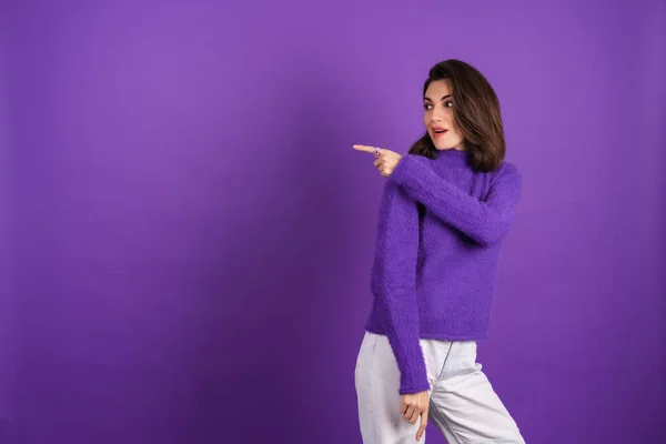Young Woman Purple Soft Cozy Sweater Background Cute Smiling Cheerfully — Stok fotoğraf