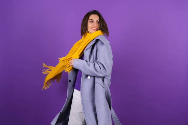 Young Woman Gray Coat Yellow Scarf Purple Background Posing Cheerfully —  Fotos de Stock