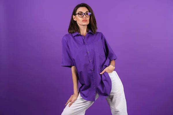 Young Woman Shirt Short Sleeves Purple Background Makeup Lipstick Her —  Fotos de Stock