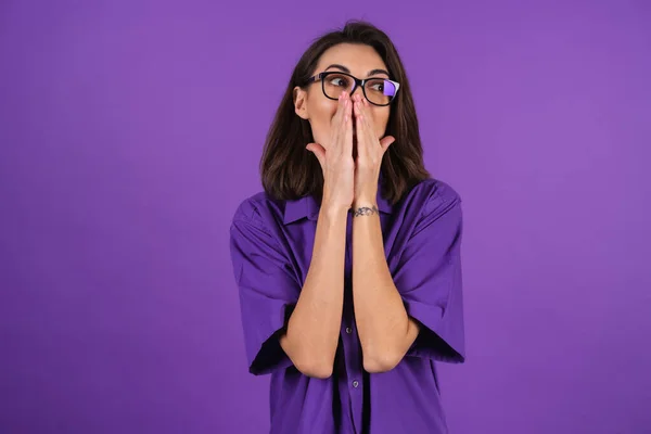 Young Woman Shirt Short Sleeves Purple Background Makeup Stylish Glasses — Stockfoto