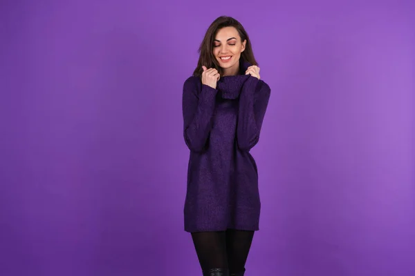 Young Woman Knitted Warm Dress Black Tights Purple Background Beautiful — Stock Photo, Image