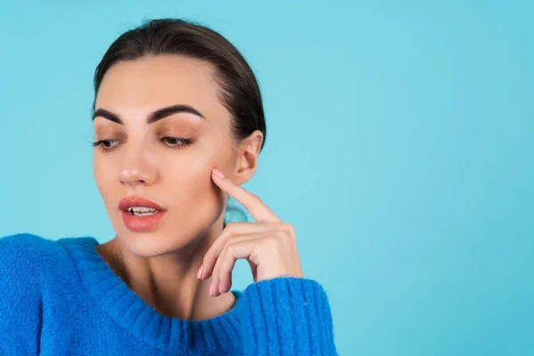 Beauty Portrait Young Woman Blue Knitted Sweater Natural Day Makeup — Zdjęcie stockowe