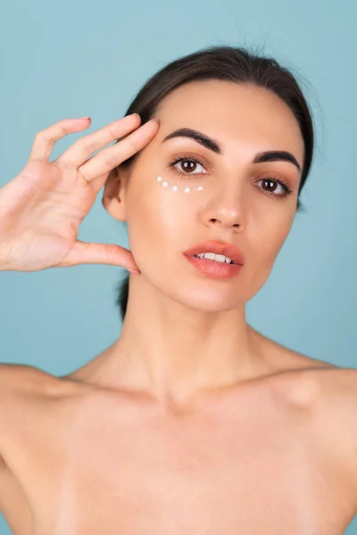 Retrato Belleza Cerca Una Mujer Topless Con Piel Perfecta Maquillaje —  Fotos de Stock