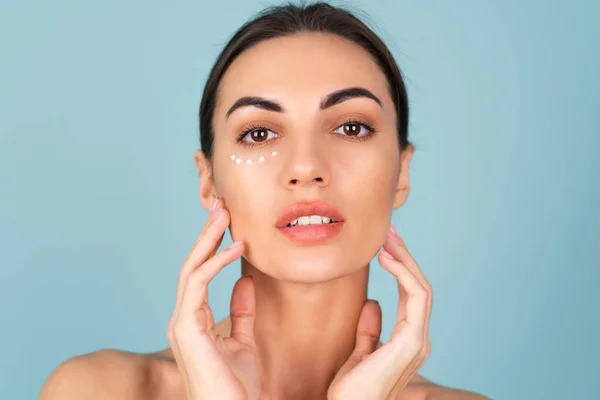 Retrato Belleza Cerca Una Mujer Topless Con Piel Perfecta Maquillaje — Foto de Stock