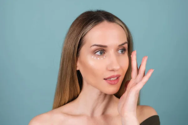 Retrato Belleza Cerca Una Mujer Topless Con Piel Perfecta Maquillaje —  Fotos de Stock