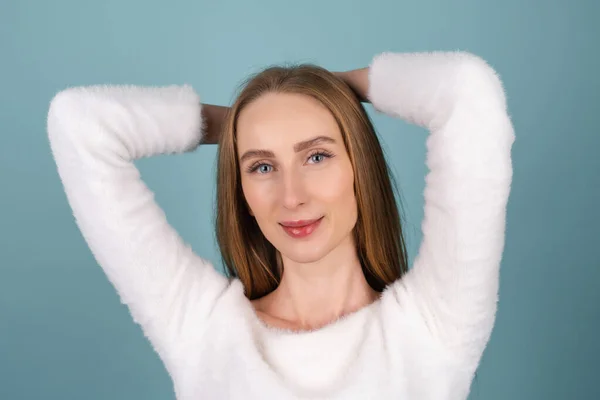 Fechar Retrato Beleza Uma Mulher Com Pele Perfeita Maquiagem Natural — Fotografia de Stock