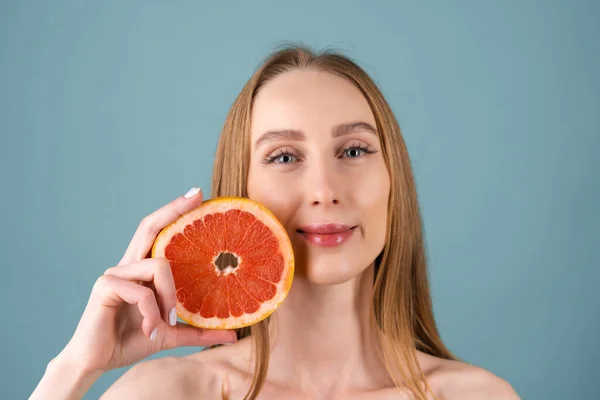 Close Retrato Mulher Topless Com Pele Perfeita Maquiagem Natural Lábios — Fotografia de Stock