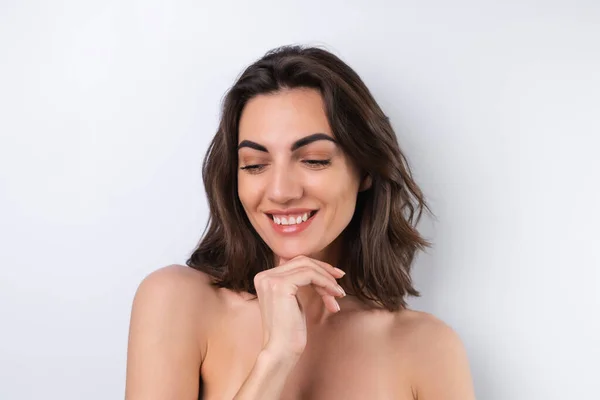 Close Retrato Beleza Uma Mulher Topless Com Pele Perfeita Maquiagem — Fotografia de Stock