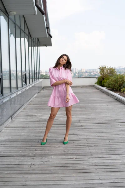 Full Length Frame Young Girl Pink Dress Shirt Shoes Rooftop — Foto de Stock