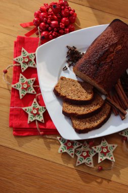 Acı tasvirleri, çeşitli baharatlı geleneksel ev yapımı Fransız bayramı pastası. Ballı Fransız pastası, tarçın, zencefil, karanfil, yıldız anason