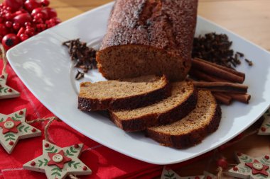 Acı tasvirleri, çeşitli baharatlı geleneksel ev yapımı Fransız bayramı pastası. Ballı Fransız pastası, tarçın, zencefil, karanfil, yıldız anason