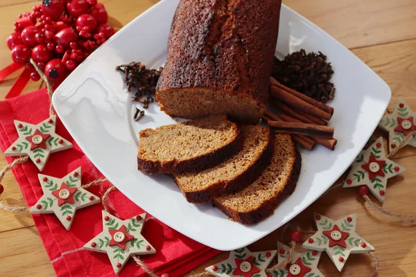 Acı tasvirleri, çeşitli baharatlı geleneksel ev yapımı Fransız bayramı pastası. Ballı Fransız pastası, tarçın, zencefil, karanfil, yıldız anason