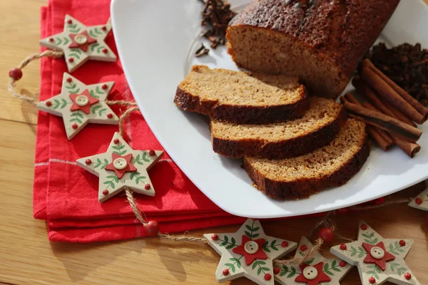 Acı tasvirleri, çeşitli baharatlı geleneksel ev yapımı Fransız bayramı pastası. Ballı Fransız pastası, tarçın, zencefil, karanfil, yıldız anason