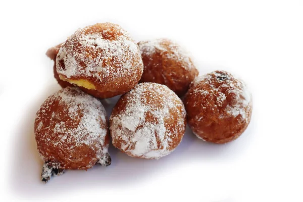 Traditionella Italienska Fritters Kallas Frittelle Vit Bakgrund Fritter Med Russin — Stockfoto